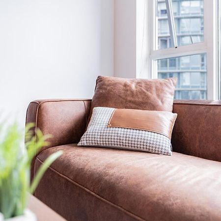 Amazing Views ! Leather Furniture ! Cozy Condo! Ванкувер Экстерьер фото