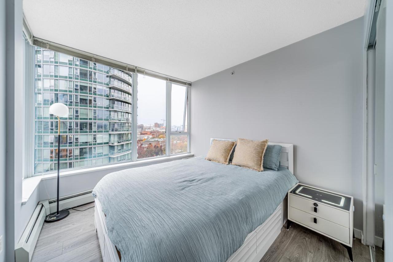 Amazing Views ! Leather Furniture ! Cozy Condo! Ванкувер Экстерьер фото