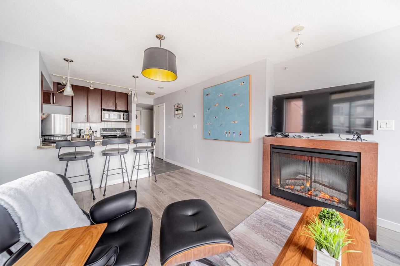 Amazing Views ! Leather Furniture ! Cozy Condo! Ванкувер Экстерьер фото