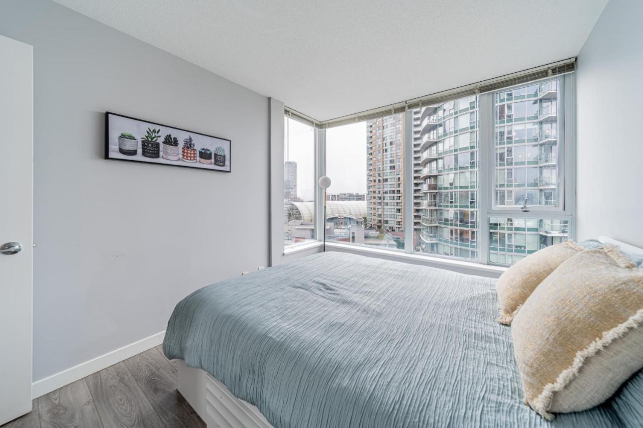 Amazing Views ! Leather Furniture ! Cozy Condo! Ванкувер Экстерьер фото